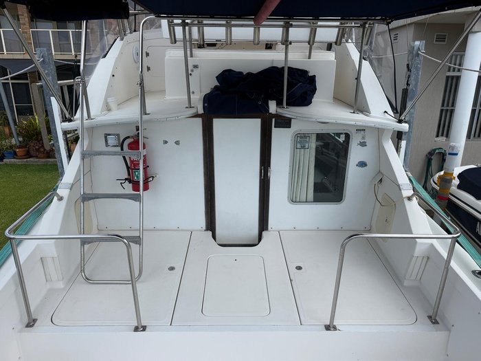 1996 Caribbean 28 FLYBRIDGE CRUISER
