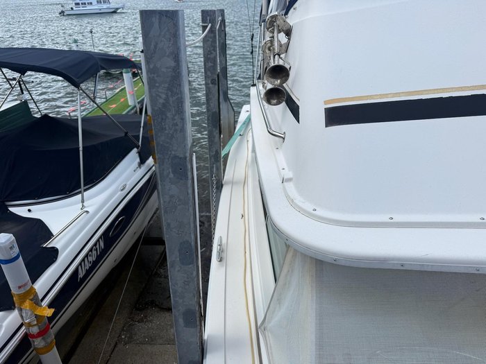 1996 Caribbean 28 FLYBRIDGE CRUISER