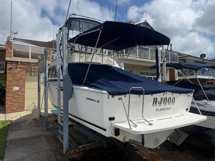 1996 Caribbean 28 FLYBRIDGE CRUISER