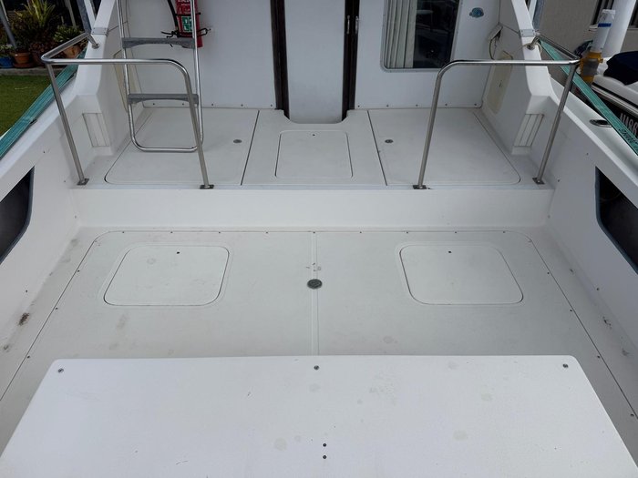 1996 Caribbean 28 FLYBRIDGE CRUISER