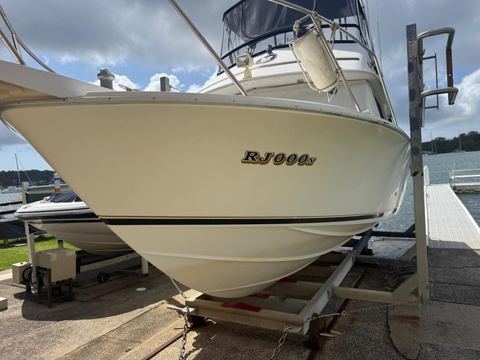 1996 Caribbean 28 FLYBRIDGE CRUISER