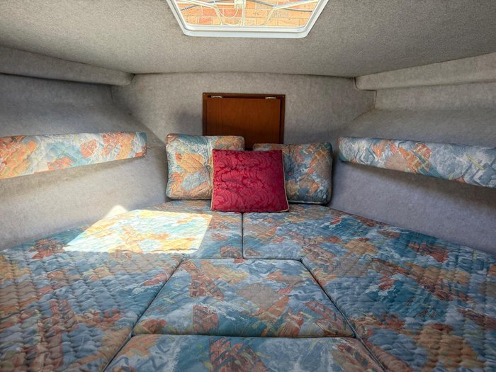 1996 Caribbean 28 FLYBRIDGE CRUISER