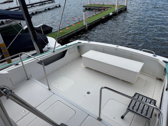 1996 Caribbean 28 FLYBRIDGE CRUISER