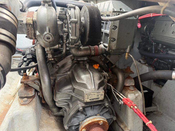 1996 Caribbean 28 FLYBRIDGE CRUISER