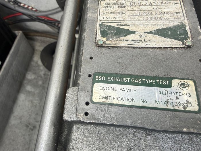 1996 Caribbean 28 FLYBRIDGE CRUISER