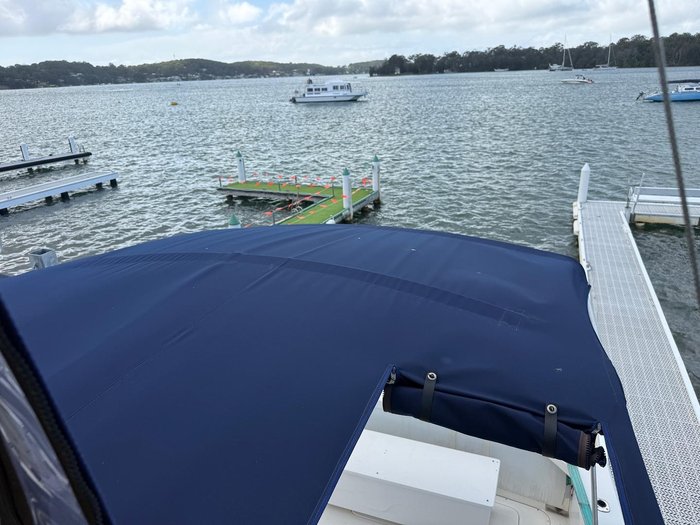 1996 Caribbean 28 FLYBRIDGE CRUISER