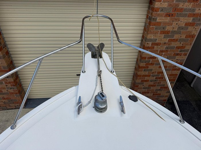 1996 Caribbean 28 FLYBRIDGE CRUISER