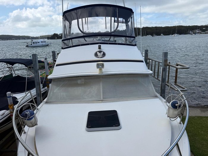 1996 Caribbean 28 FLYBRIDGE CRUISER
