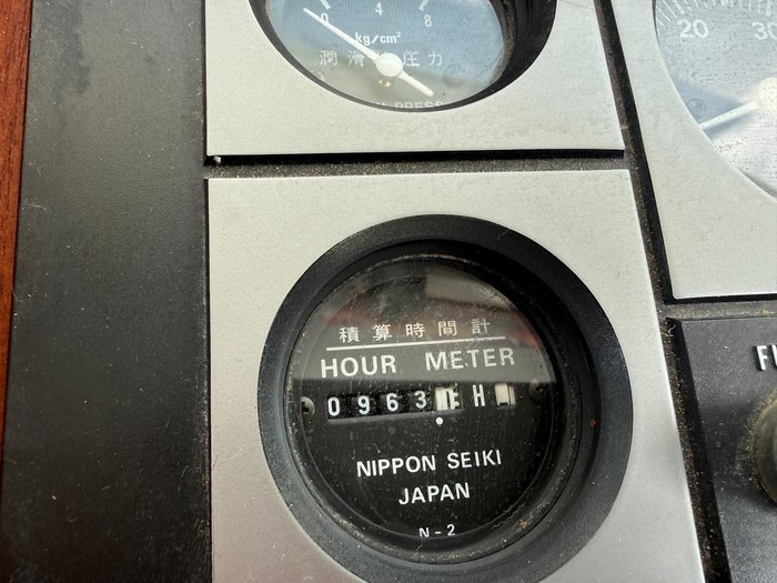 1996 Caribbean 28 FLYBRIDGE CRUISER