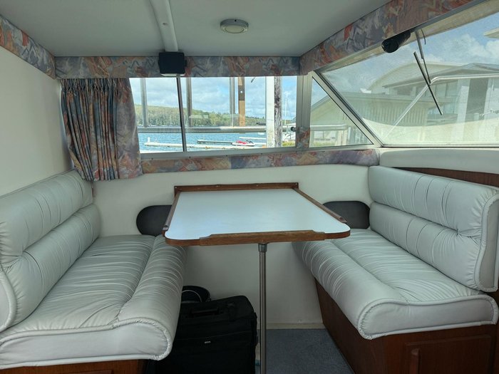 1996 Caribbean 28 FLYBRIDGE CRUISER