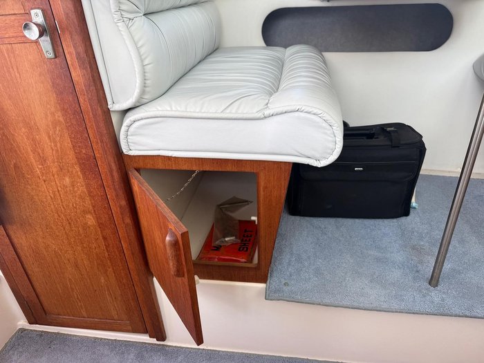 1996 Caribbean 28 FLYBRIDGE CRUISER