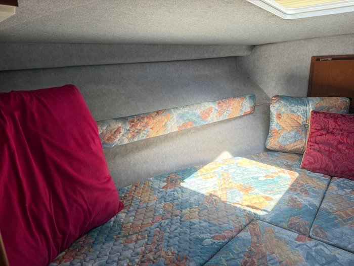 1996 Caribbean 28 FLYBRIDGE CRUISER