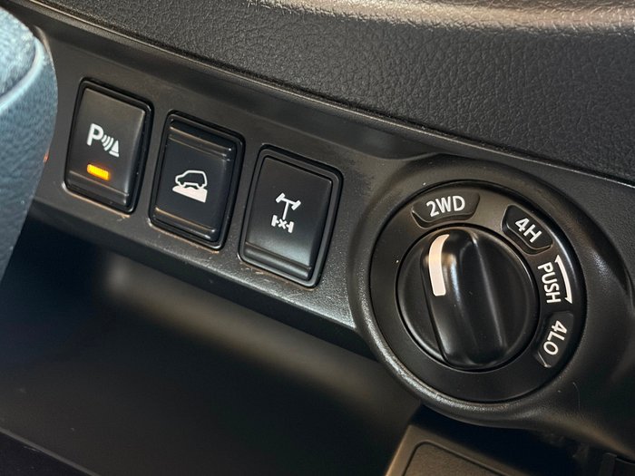 2023 Nissan Navara ST-X