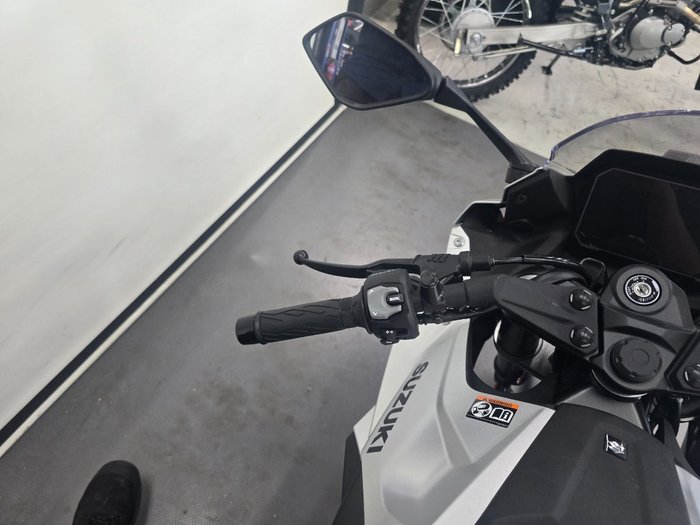 2025 Suzuki GSX-8R (GSX800FRQ) SILVER