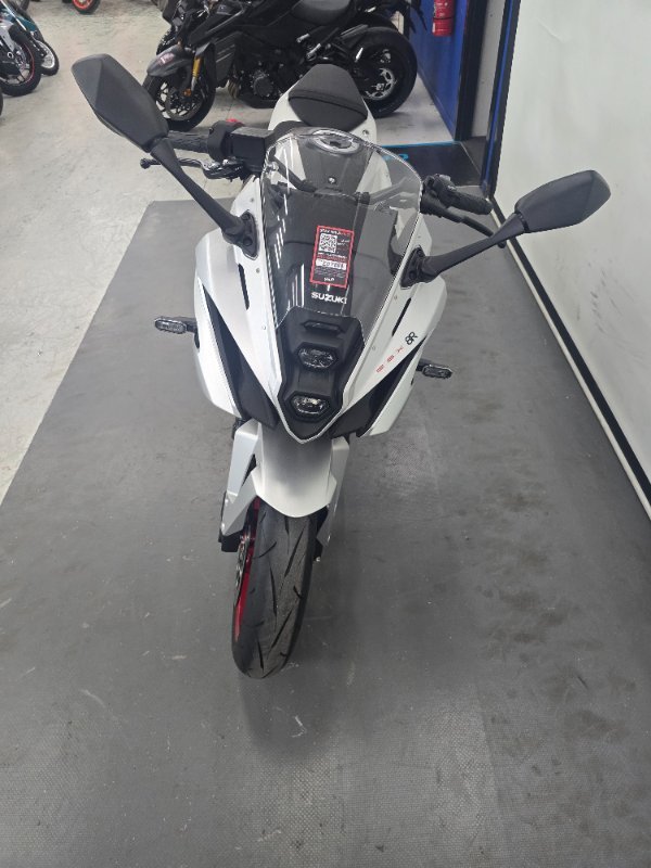 2025 Suzuki GSX-8R (GSX800FRQ) SILVER