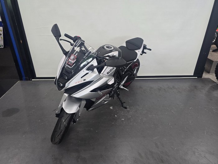 2025 Suzuki GSX-8R (GSX800FRQ) SILVER