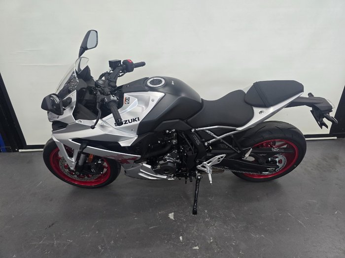 2025 Suzuki GSX-8R (GSX800FRQ) SILVER