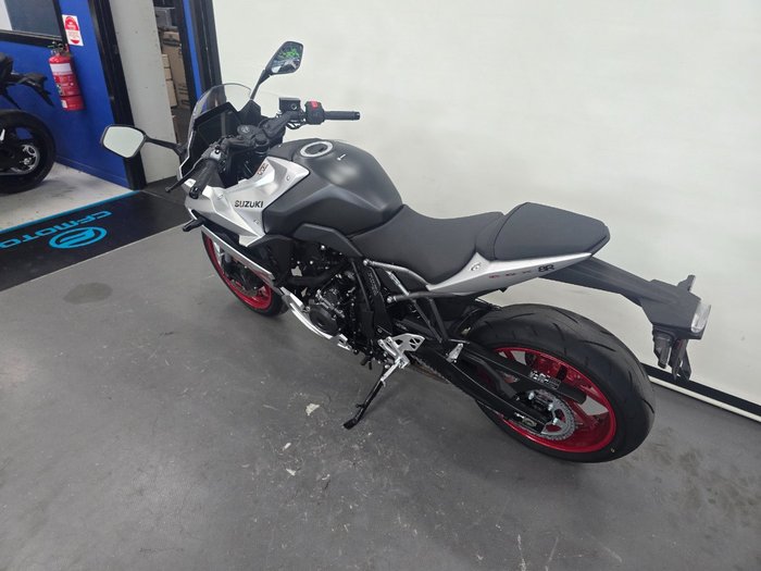 2025 Suzuki GSX-8R (GSX800FRQ) SILVER
