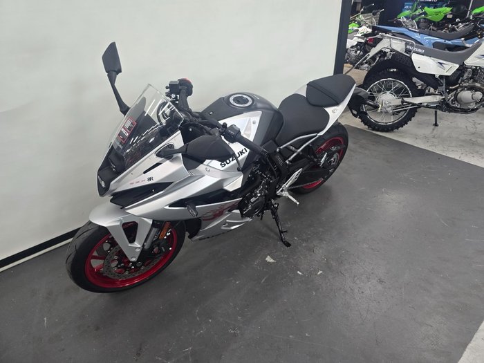 2025 Suzuki GSX-8R (GSX800FRQ) SILVER