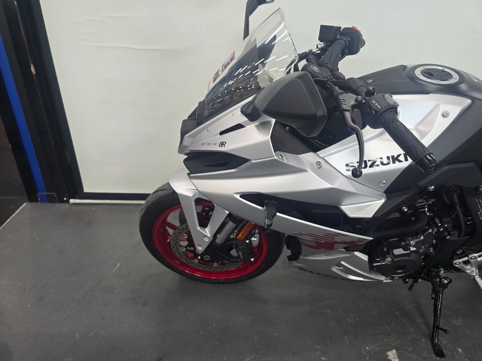 2025 Suzuki GSX-8R (GSX800FRQ) SILVER