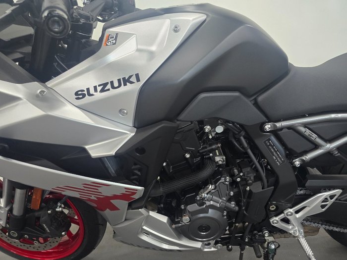 2025 Suzuki GSX-8R (GSX800FRQ) SILVER