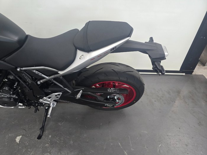 2025 Suzuki GSX-8R (GSX800FRQ) SILVER