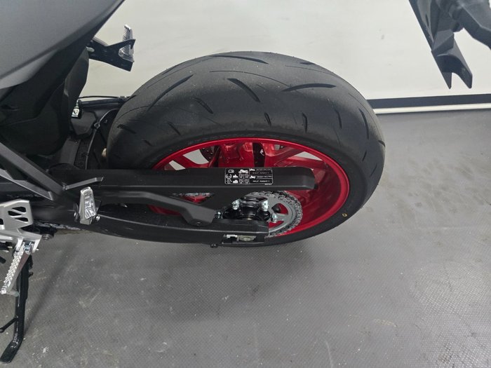 2025 Suzuki GSX-8R (GSX800FRQ) SILVER