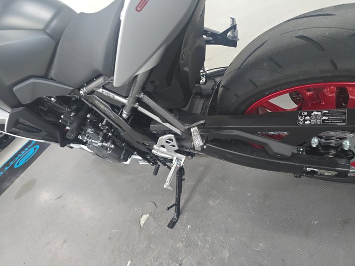 2025 Suzuki GSX-8R (GSX800FRQ) SILVER