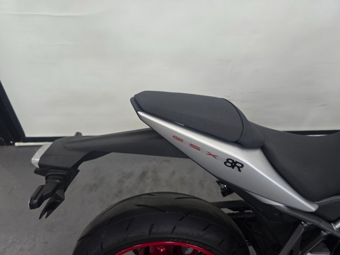 2025 Suzuki GSX-8R (GSX800FRQ) SILVER