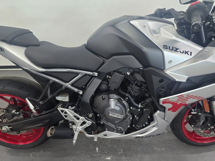 2025 Suzuki GSX-8R (GSX800FRQ) SILVER
