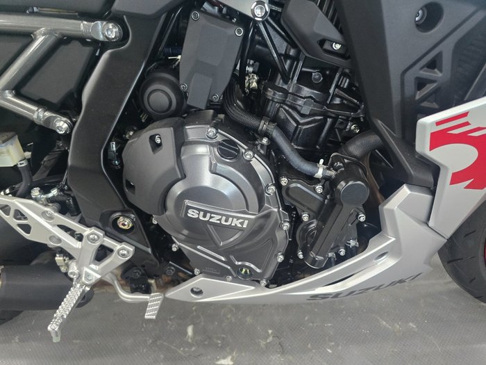 2025 Suzuki GSX-8R (GSX800FRQ) SILVER