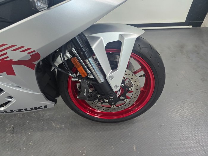 2025 Suzuki GSX-8R (GSX800FRQ) SILVER