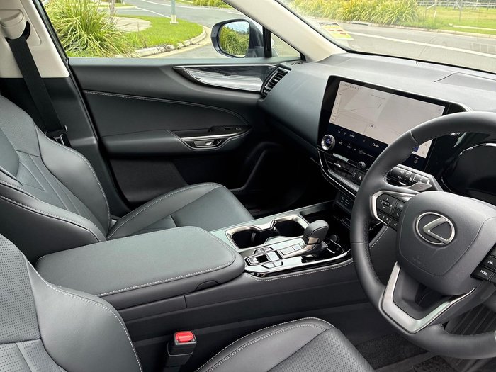 2025 Lexus NX 450h+ Luxury