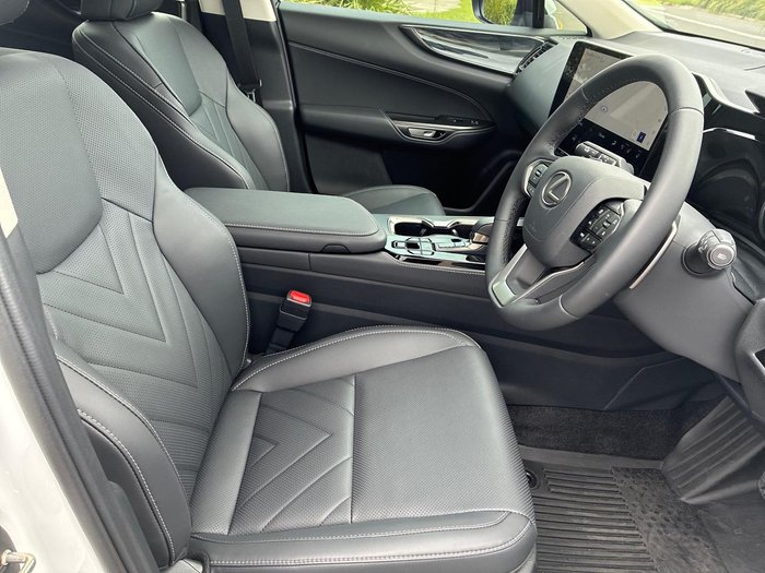 2025 Lexus NX 450h+ Luxury