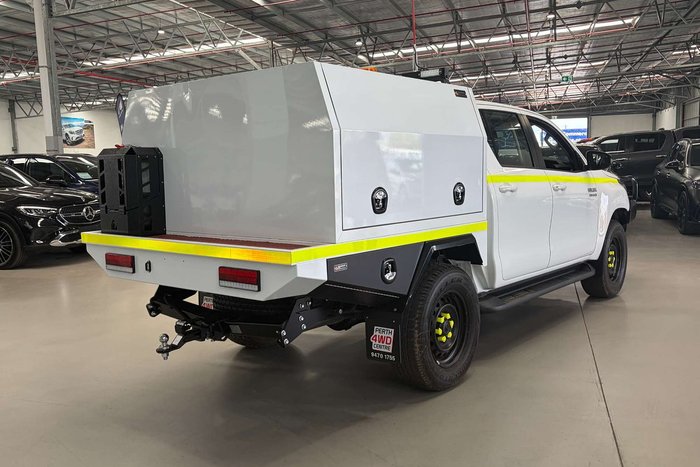 2025 Toyota Hilux SR