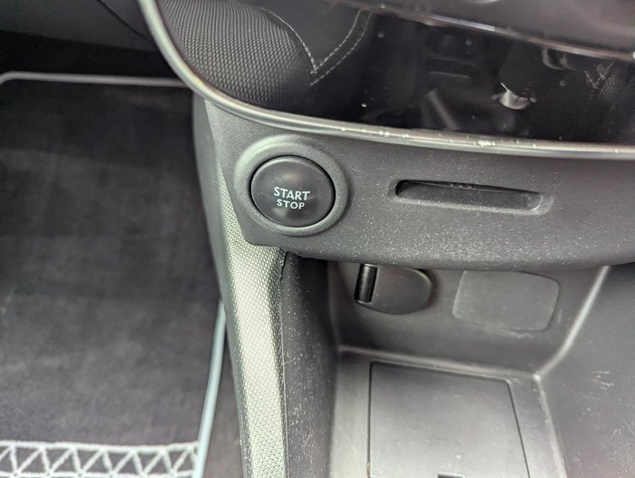 2015 Renault Clio Expression IV B98 Diamond Black