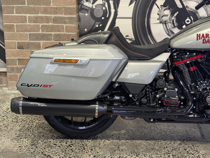 2025 Harley-Davidson CVO Road Glide ST 121 (FLTRXSTSE) Touring Silver