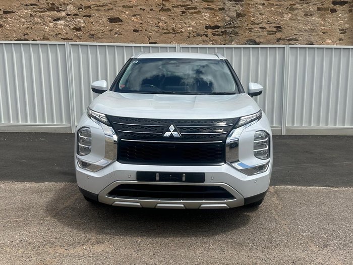 2022 Mitsubishi Outlander LS