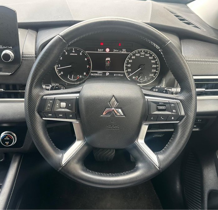 2022 Mitsubishi Outlander LS