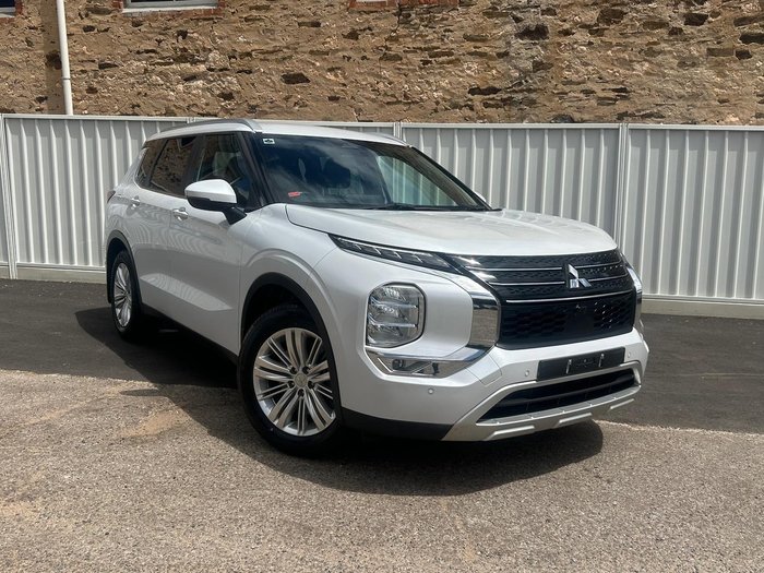 2022 Mitsubishi Outlander LS