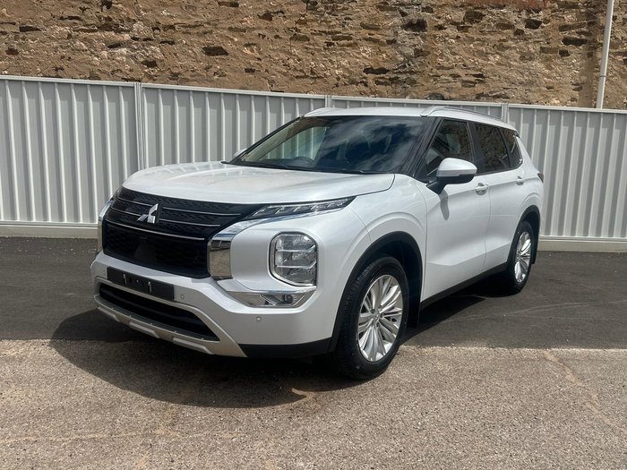 2022 Mitsubishi Outlander LS