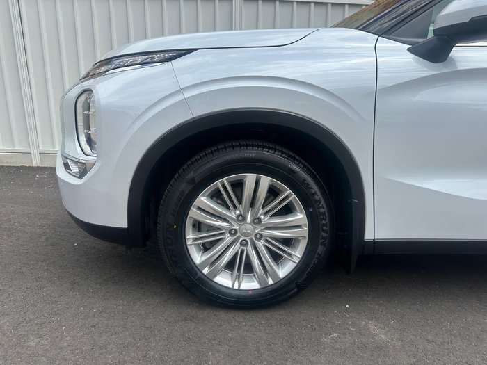 2022 Mitsubishi Outlander LS