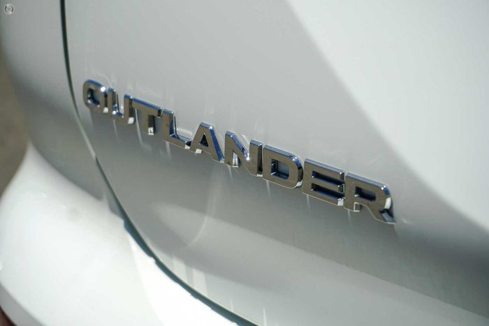 2025 Mitsubishi Outlander ES ZM MY24 White