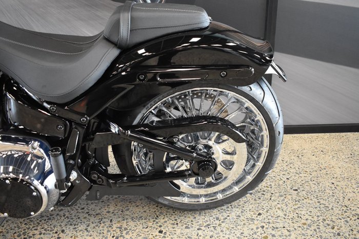 2025 Harley-davidson FXBR BREAKOUT (117) VIVID BLACK