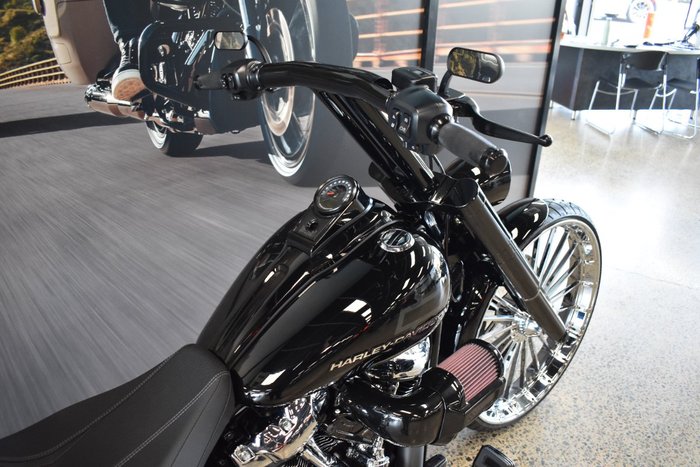 2025 Harley-davidson FXBR BREAKOUT (117) VIVID BLACK