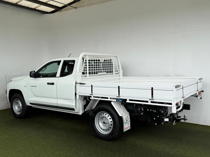 2025 Mitsubishi Triton GLX