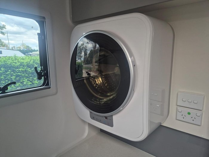 2025 New Age Caravans Manta Ray 16Er Adv