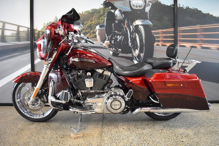 2012 Harley-davidson CVO STREET GLIDE MAROON