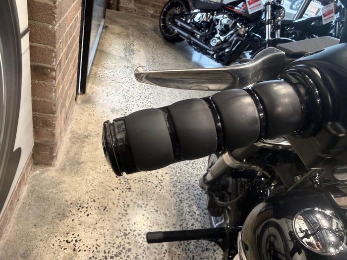 2020 Harley-Davidson Sport Glide 107 (FLSB) Softail Black