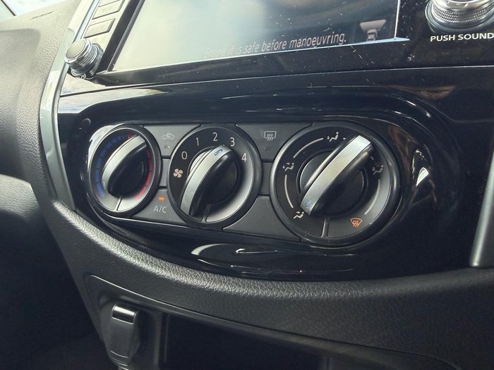 2024 Nissan Navara ST